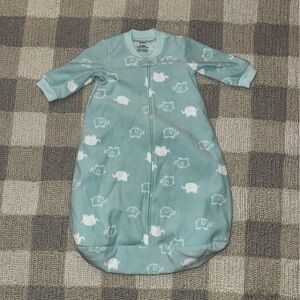 NWOT Carter’s long-sleeved sleep sack. Size 3-6 months. Fleece.